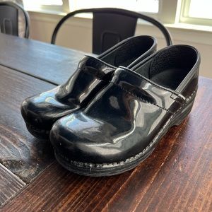 Dansko Black Shiny All Day Nurse Comfort Shoes Clogs Size 36 (6)